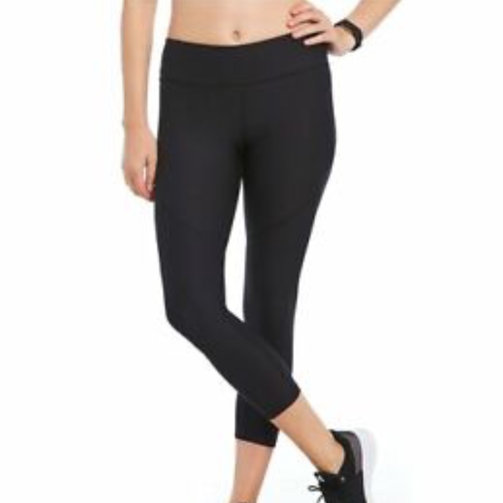 SOLD Under Armor Fitted Cropped Legging
